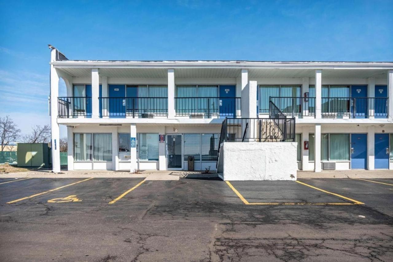 Relax Inn By Oyo Columbus Oh I 70 Экстерьер фото